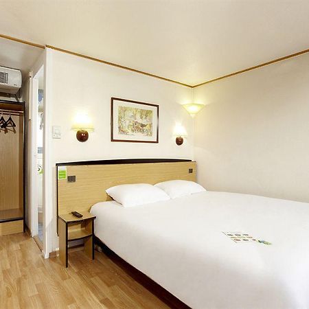 Campanile Hotel Mayenne Camera foto