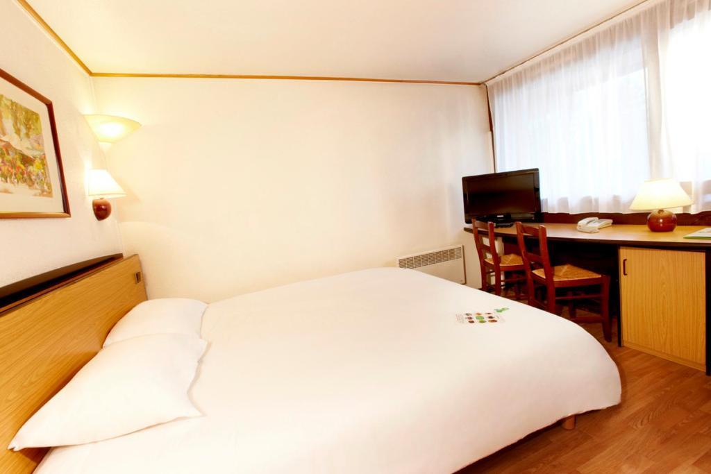 Campanile Hotel Mayenne Camera foto
