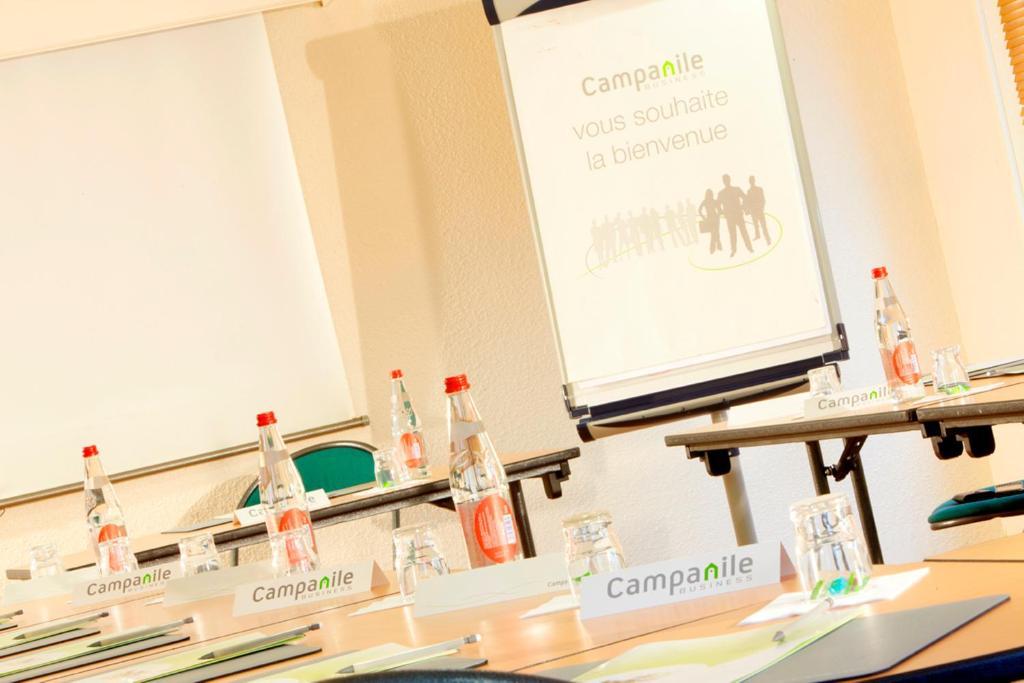Campanile Hotel Mayenne Affari foto