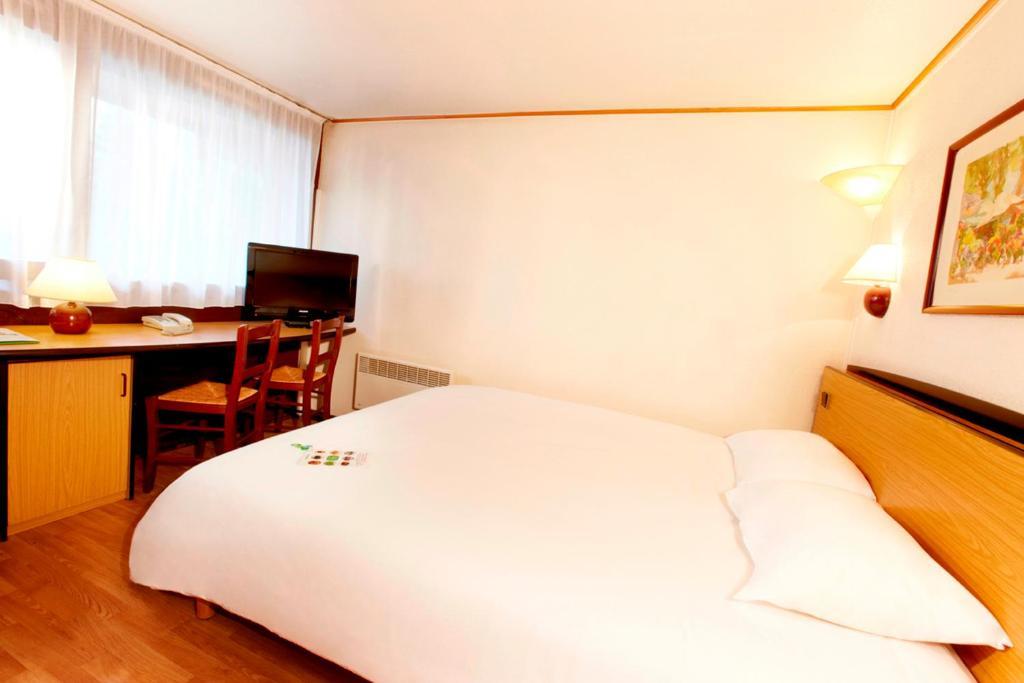 Campanile Hotel Mayenne Camera foto