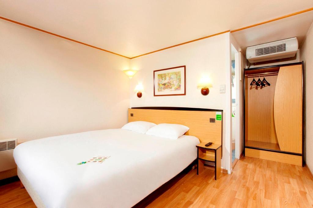Campanile Hotel Mayenne Camera foto