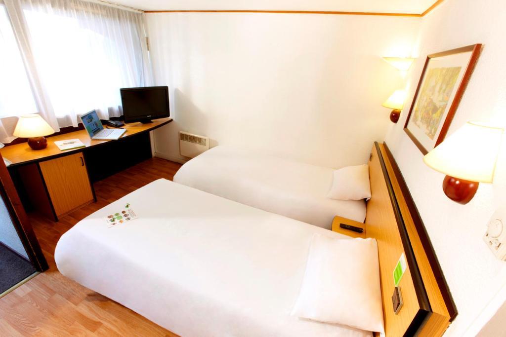 Campanile Hotel Mayenne Camera foto