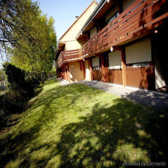 Campanile Hotel Mayenne Esterno foto