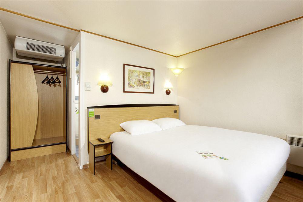 Campanile Hotel Mayenne Camera foto
